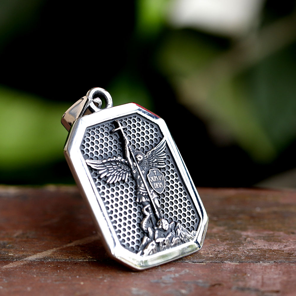 Colliers pour hommes et femmes - Men Accessories Guide avis et prix