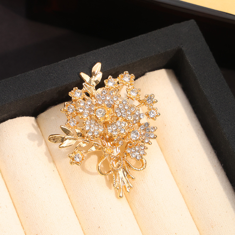 Broches de luxe pour femmes et - Men Accessories Bouquet avis et prix