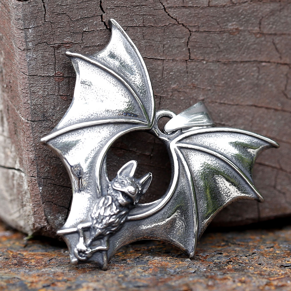 Pendentif chauve-souris en aci - Men Accessories Guide avis et prix