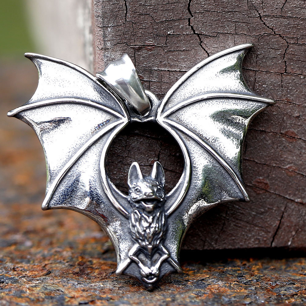 Pendentif chauve-souris en aci - Men Accessories Guide avis et prix