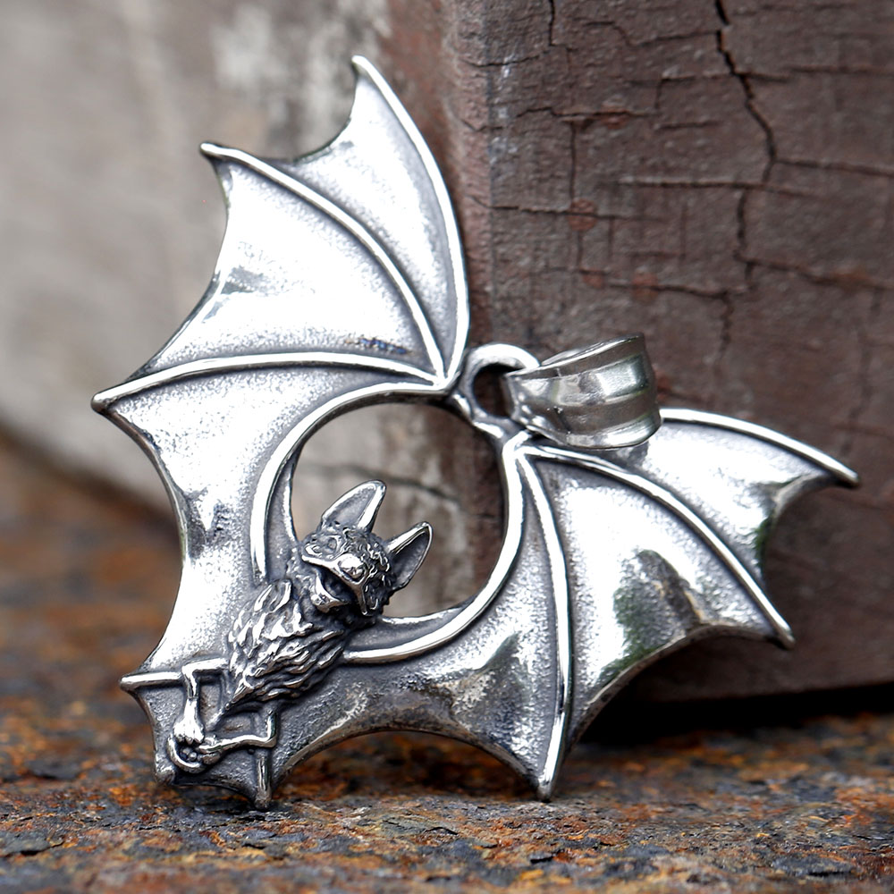 Pendentif chauve-souris en aci - Men Accessories Guide avis et prix
